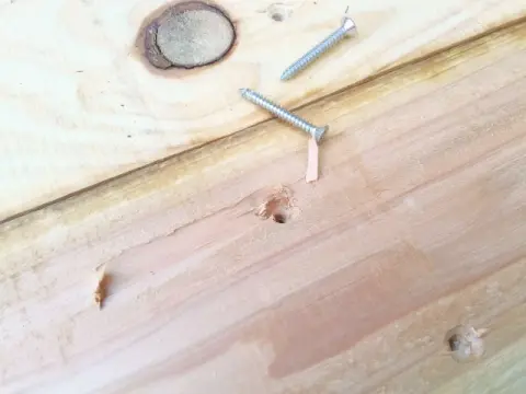 釘穴の補修